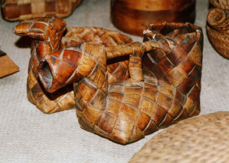 Солонка с ручкой в виде утицы